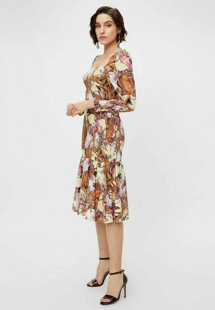 YAS Robe De Jour - Butternut 2 YAS Robe De Jour - Butternut – Image 2