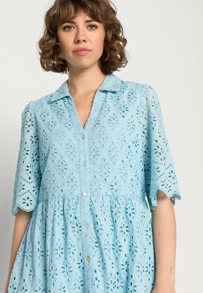 YASBARINA MIDI DRESS - Robe De Jour - Sky Blue 5 YASBARINA MIDI DRESS - Robe De Jour - Sky Blue – Image 5