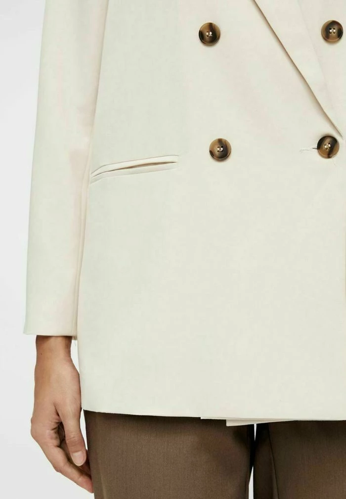 YASBRIZAL - Manteau Court - Eggnog 5 YASBRIZAL - Manteau Court - Eggnog – Image 5