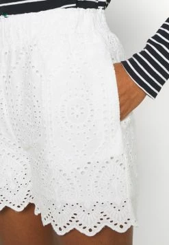 YASHOLI - Short - Star White -YAS Soldes Boutique 0ee6c66f365e496b90826d07a329cdcf