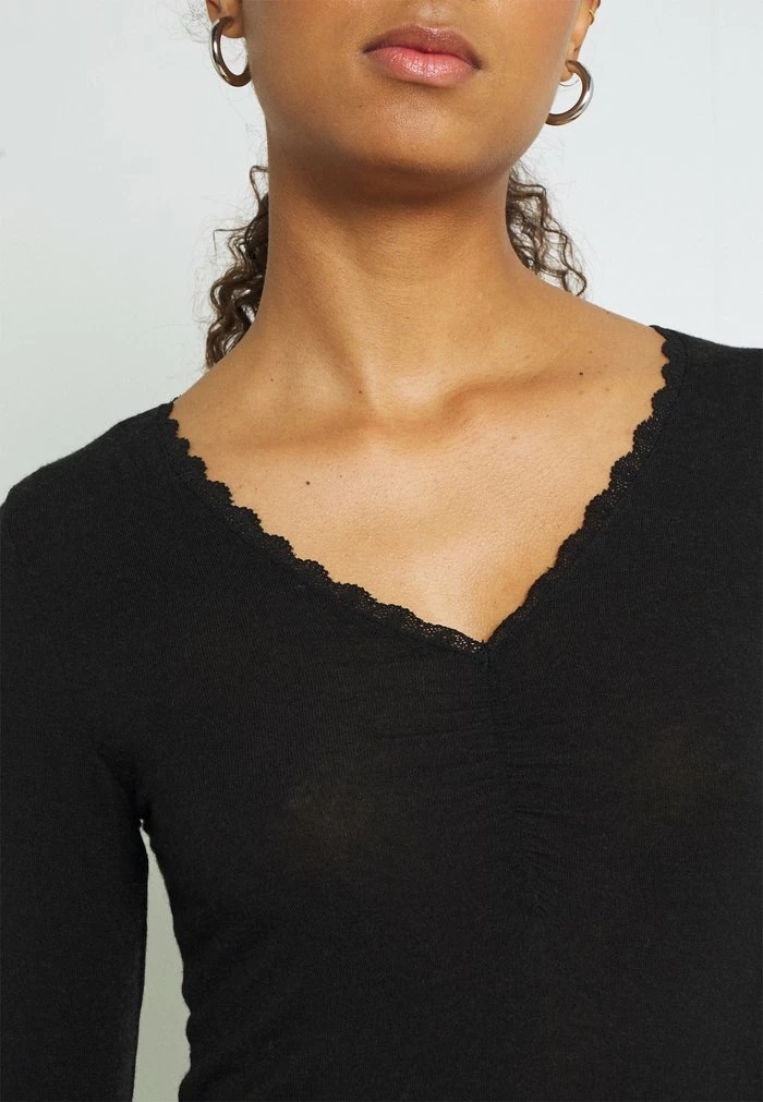 YASWOOLA - Pullover - Black 6 YASWOOLA - Pullover - Black – Image 6