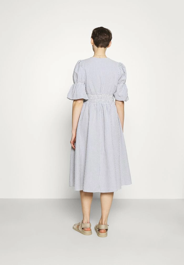 YASCAMA MIDI DRESS - Robe Chemise - Dusk Blue 3 YASCAMA MIDI DRESS - Robe Chemise - Dusk Blue – Image 3