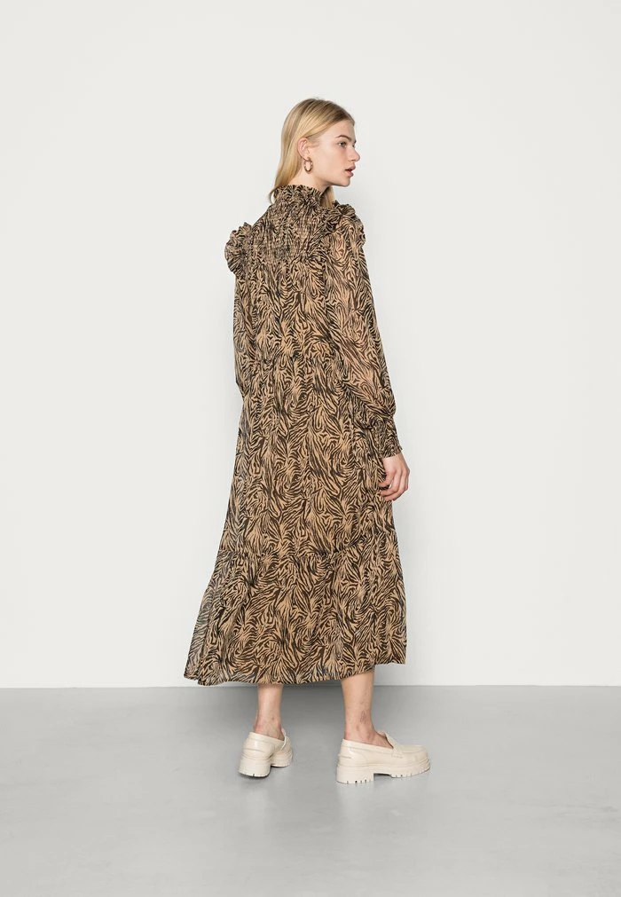 YASNINNO LONG DRESS - Robe De Jour - Brown 3 YASNINNO LONG DRESS - Robe De Jour - Brown – Image 3
