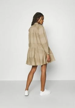 YASSCORPIO DRESS - Robe Chemise - Chinchilla 9 YASSCORPIO DRESS - Robe Chemise - Chinchilla -YAS Soldes Boutique 1fd3fd08a82f43d1a358b51ecb2b62f4