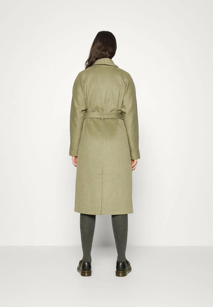 YASVERTIRA COAT - Manteau Classique - Vetiver 3 YASVERTIRA COAT - Manteau Classique - Vetiver – Image 3