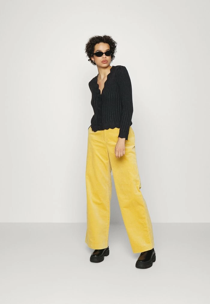 YASNOMILLA - Gilet - Black 2 YASNOMILLA - Gilet - Black – Image 2