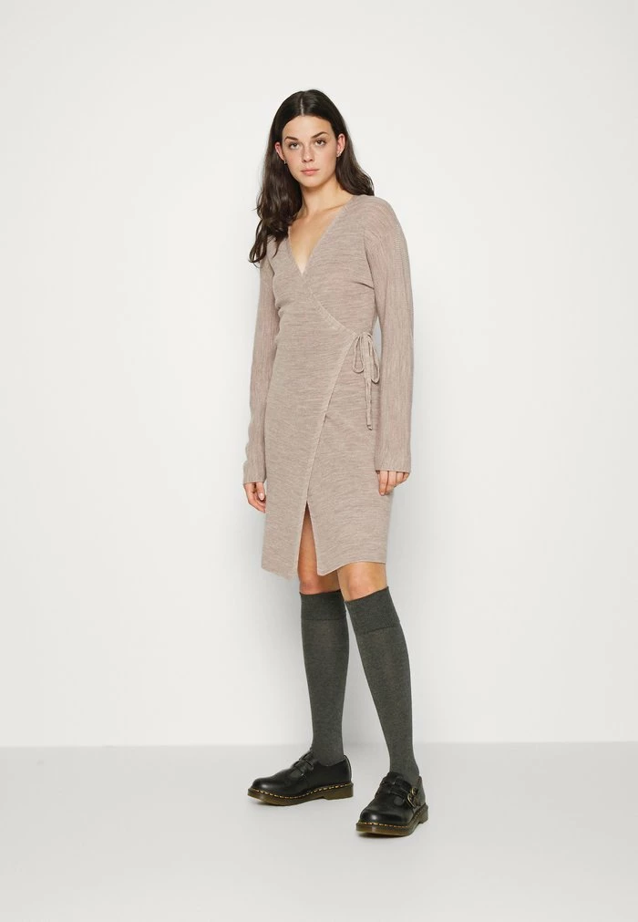 YASBETH KNIT WRAP DRESS - Robe Pull - Crystal Gray 1 YASBETH KNIT WRAP DRESS - Robe Pull - Crystal Gray