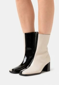 YAS HEELED BOOTS - Bottines - Black/latte
