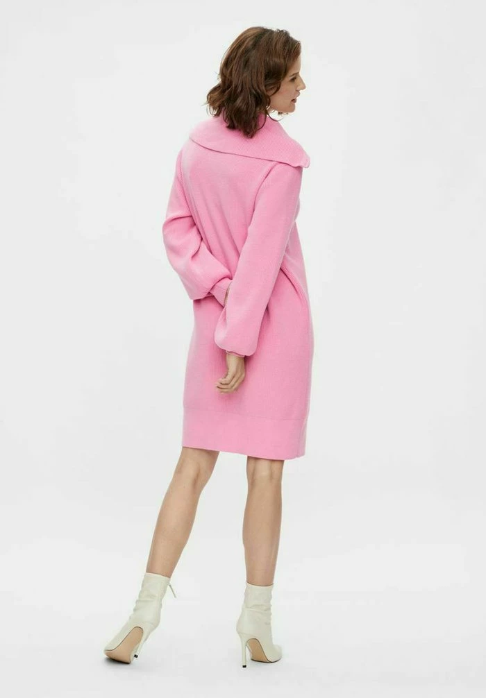 YAS Robe Pull - Fuchsia Pink 3 YAS Robe Pull - Fuchsia Pink – Image 3