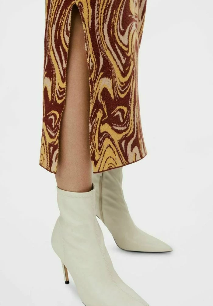 YASRALLO - Robe Pull - Cherry Mahogany 4 YASRALLO - Robe Pull - Cherry Mahogany – Image 4