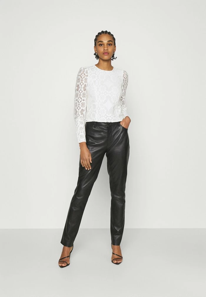 YASWILMA - T-shirt à Manches Longues - Star White 2 YASWILMA - T-shirt à Manches Longues - Star White – Image 2