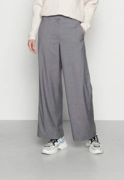 YASPIGEA ANKLE PANT - Pantalon Classique - Silver Cloud/white