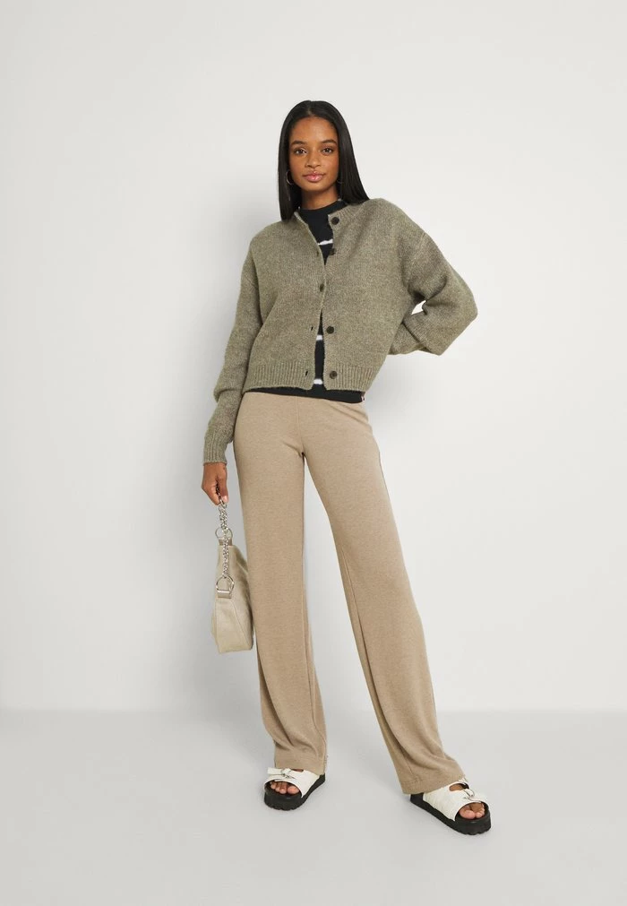 YAS Gilet - Vetiver 2 YAS Gilet - Vetiver – Image 2