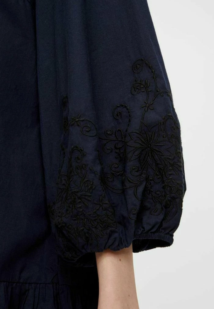 YASCAMOLA - Robe Chemise - Sky Captain 5 YASCAMOLA - Robe Chemise - Sky Captain – Image 5