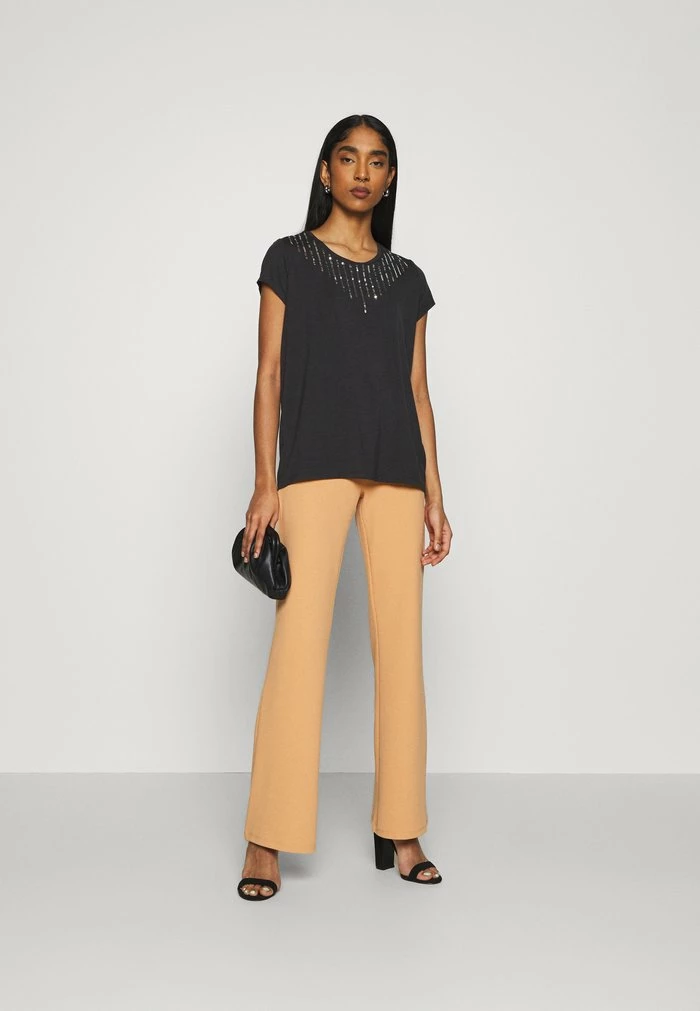 YASVICTORIA PANT - Pantalon Classique - Sandstorm 2 YASVICTORIA PANT - Pantalon Classique - Sandstorm – Image 2