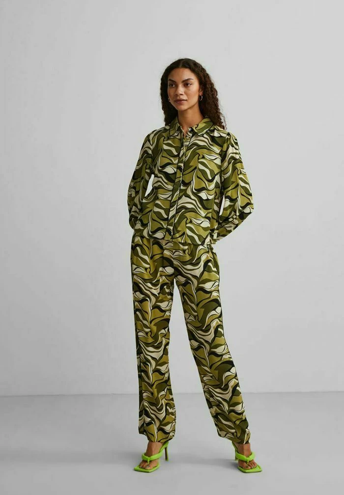 YASWAVY - Chemisier - Star White 2 YASWAVY - Chemisier - Star White – Image 2