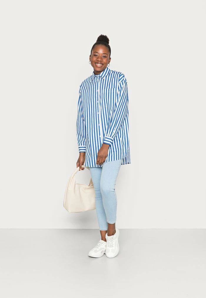 YAS OVERSIZE - Chemisier - Palace Blue/white Stripe 2 YAS OVERSIZE - Chemisier - Palace Blue/white Stripe – Image 2