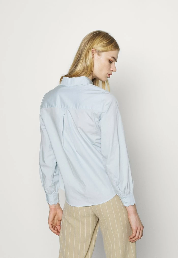 YASBELLA - Chemisier - Baby Blue 3 YASBELLA - Chemisier - Baby Blue – Image 3