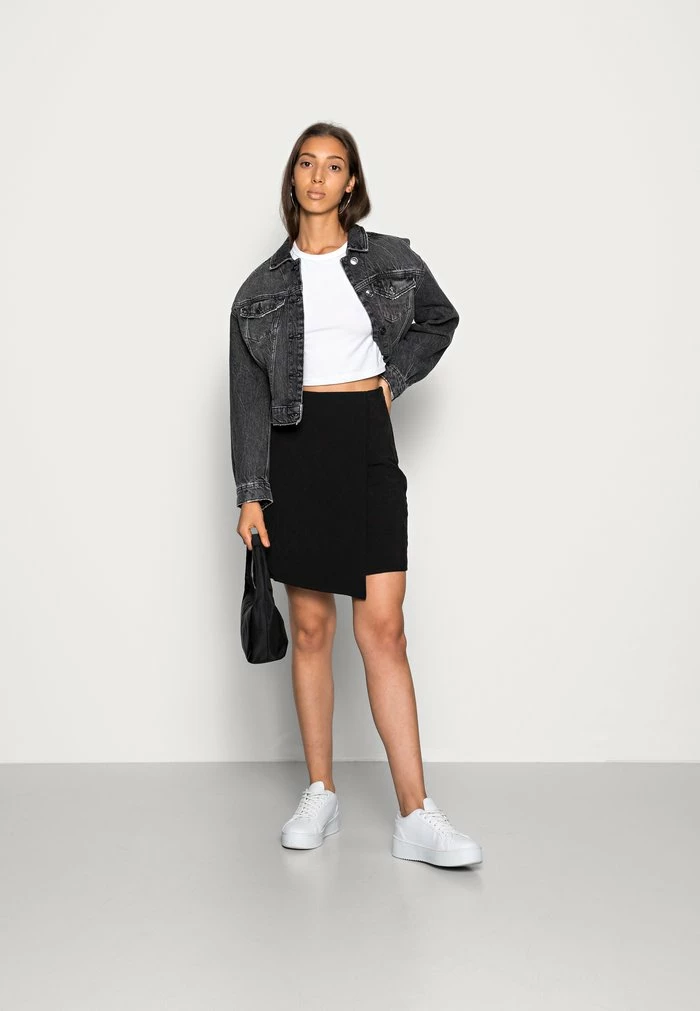 YASDORALI QUILTED SKIRT - Jupe Portefeuille - Black 2 YASDORALI QUILTED SKIRT - Jupe Portefeuille - Black – Image 2