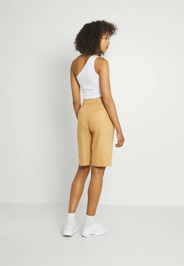 YASFANA - Short - Sandstorm 3 YASFANA - Short - Sandstorm – Image 3