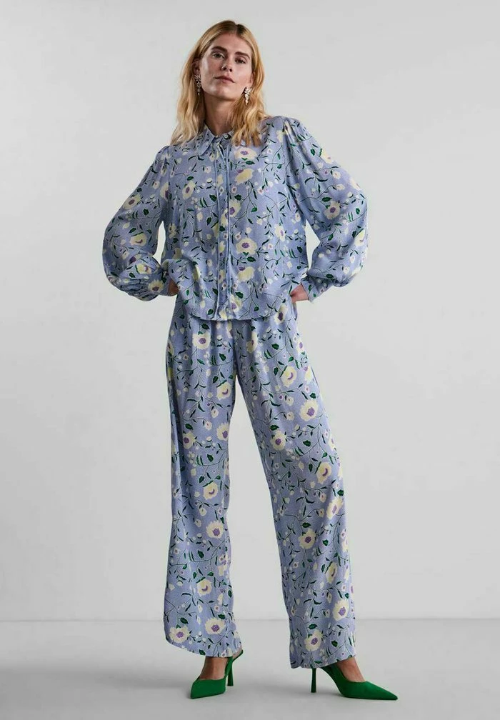 YAS JANEY - Chemisier - Kentucky Blue 2 YAS JANEY - Chemisier - Kentucky Blue – Image 2