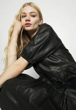 YASVIBI DRESS - Robe De Jour - Black -YAS Soldes Boutique 8e1d0ae4388949dcba01b0fe5c4f32fc