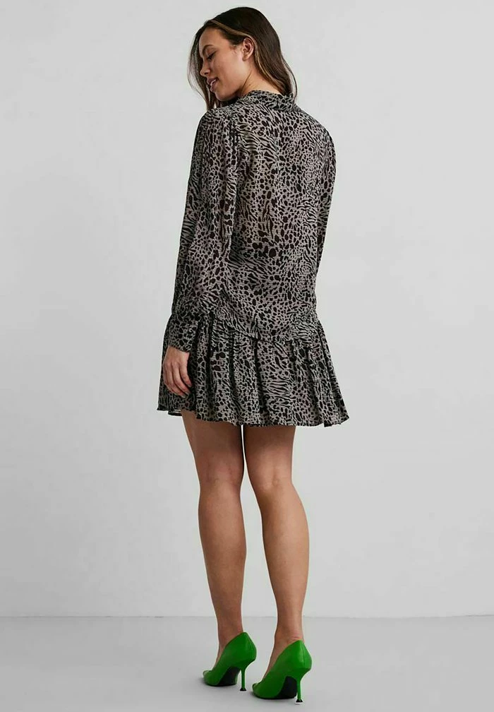 YASAVI - Chemisier - Light Green 3 YASAVI - Chemisier - Light Green – Image 3