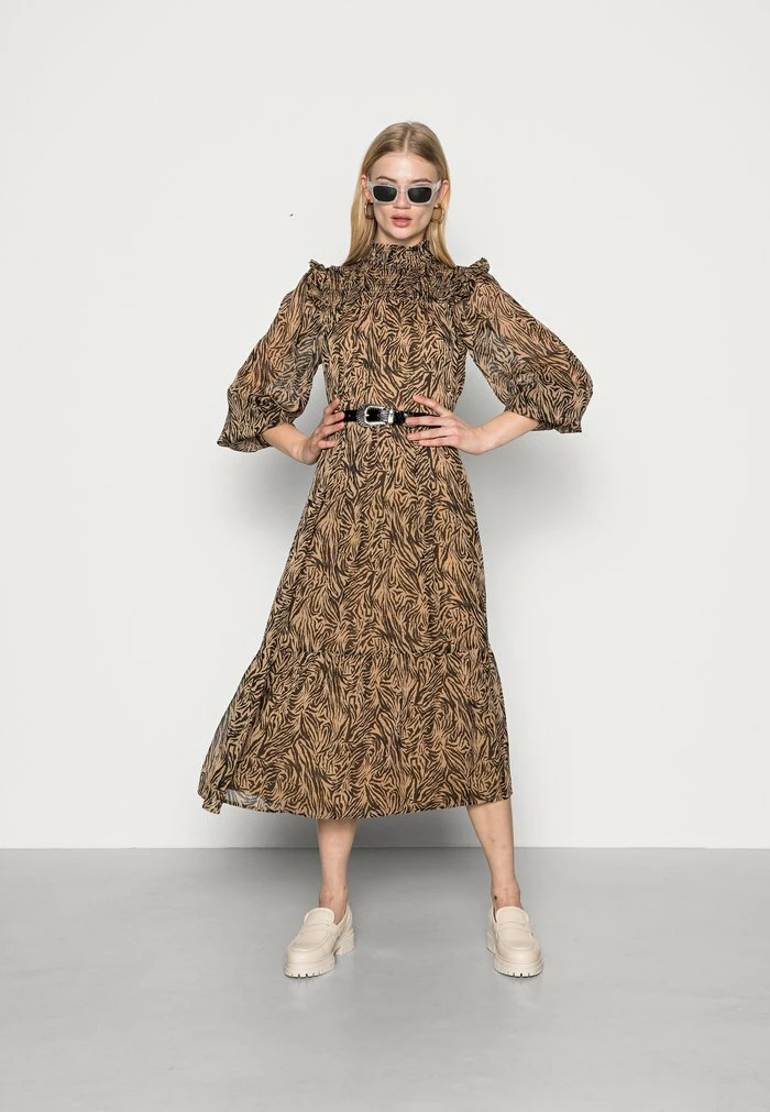YASNINNO LONG DRESS - Robe De Jour - Brown 2 YASNINNO LONG DRESS - Robe De Jour - Brown – Image 2