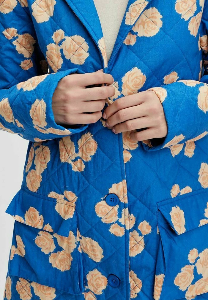 YASDISTURBA - Veste D'hiver - Victoria Blue 5 YASDISTURBA - Veste D'hiver - Victoria Blue – Image 5