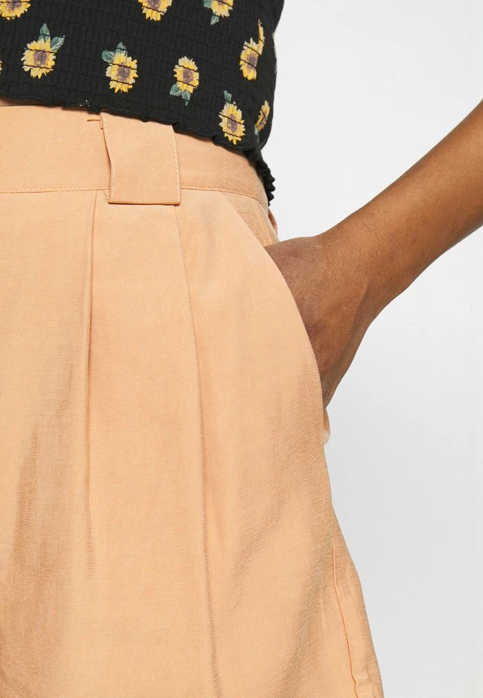 YASTANNA - Short - Sandstone 5 YASTANNA - Short - Sandstone – Image 5