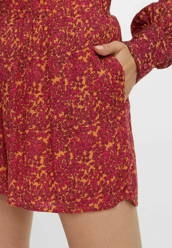 YASRISLO - Short - Fandango Pink 4 YASRISLO - Short - Fandango Pink – Image 4