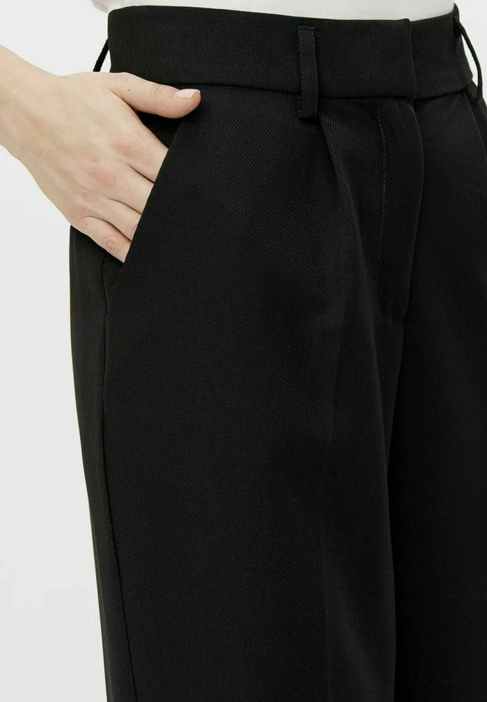 YASSERENA WIDE PANTS - Pantalon Classique - Black 4 YASSERENA WIDE PANTS - Pantalon Classique - Black – Image 4