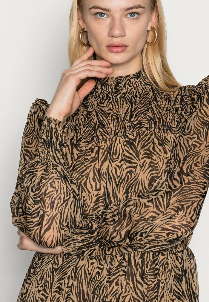 YASNINNO LONG DRESS - Robe De Jour - Brown 5 YASNINNO LONG DRESS - Robe De Jour - Brown – Image 5