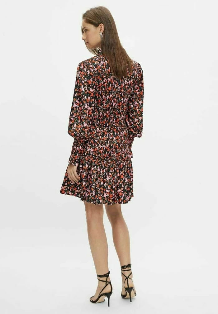 YAS Robe De Jour - Multicoloured 3 YAS Robe De Jour - Multicoloured – Image 3