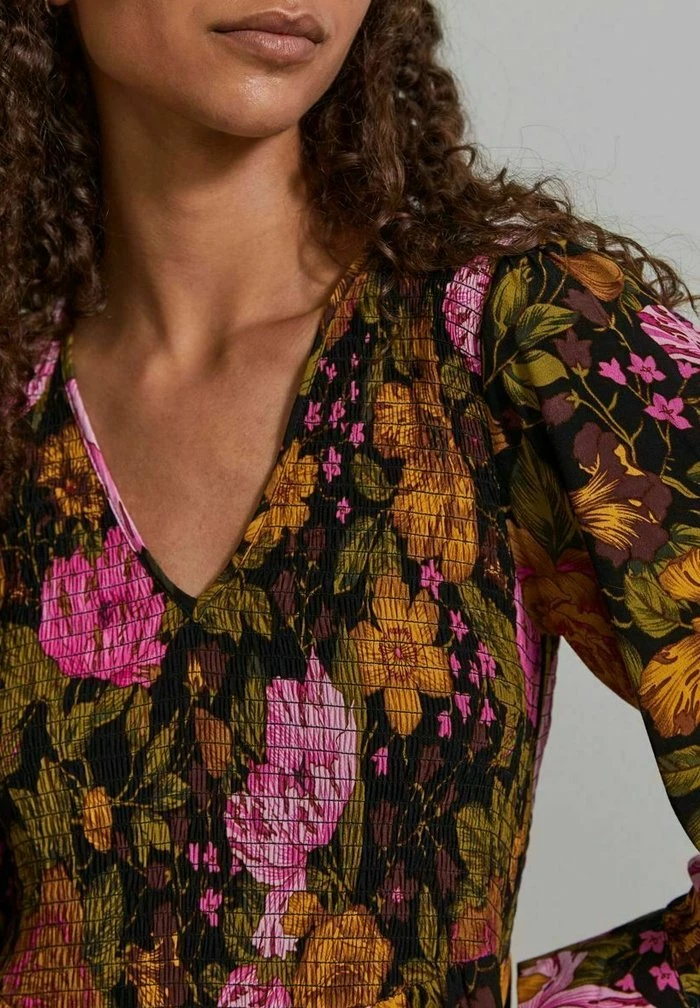 YAS Robe De Jour - Black 1 YAS Robe De Jour - Black