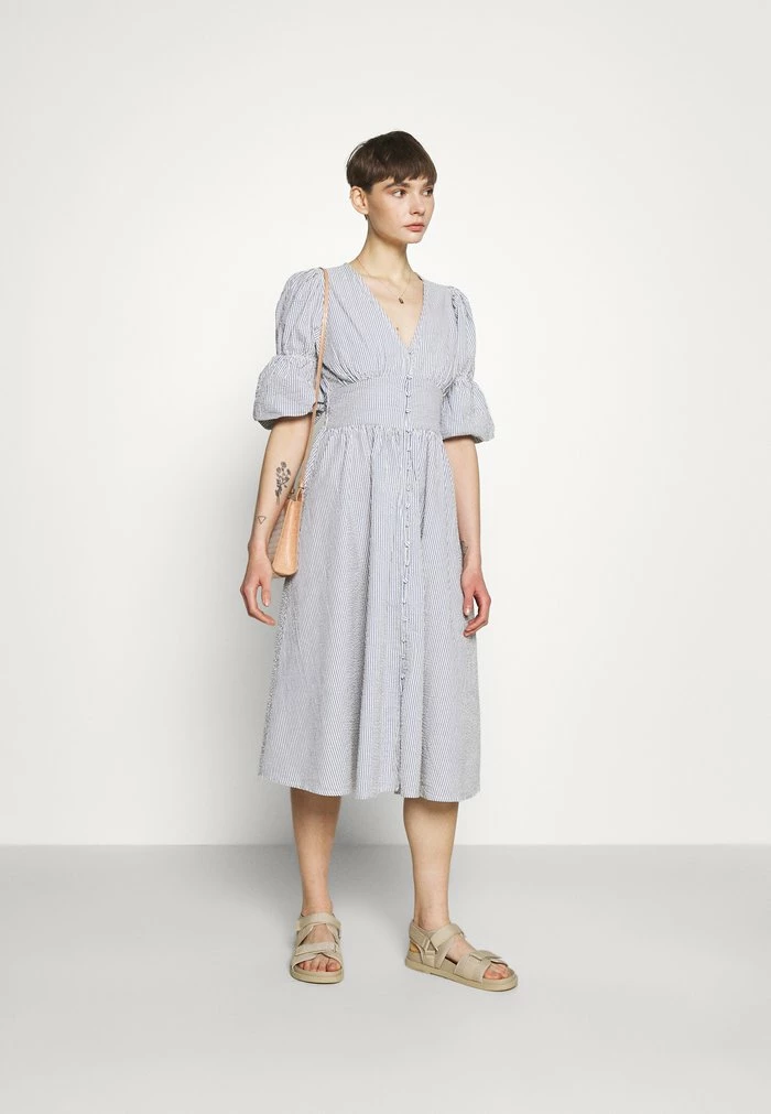 YASCAMA MIDI DRESS - Robe Chemise - Dusk Blue 2 YASCAMA MIDI DRESS - Robe Chemise - Dusk Blue – Image 2