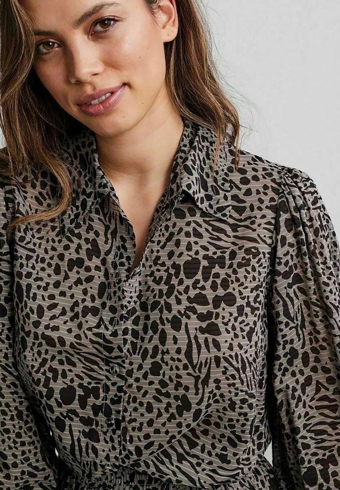 YASAVI - Chemisier - Light Green 4 YASAVI - Chemisier - Light Green – Image 4