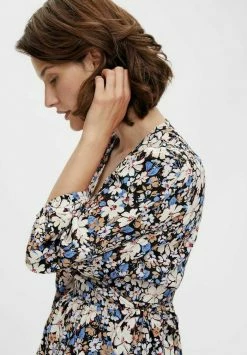 YAS Blouse - Black 8 YAS Blouse - Black -YAS Soldes Boutique d8094f1d3f89425588c90df6d88560da