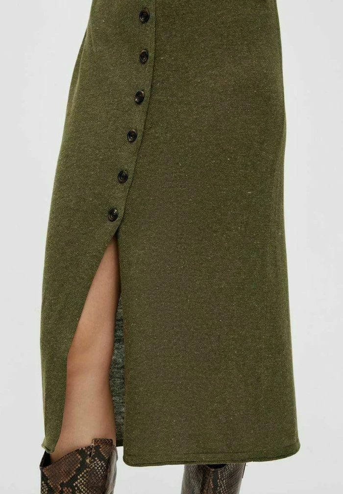 YASRIA - Robe Pull - Olive Night 5 YASRIA - Robe Pull - Olive Night – Image 5