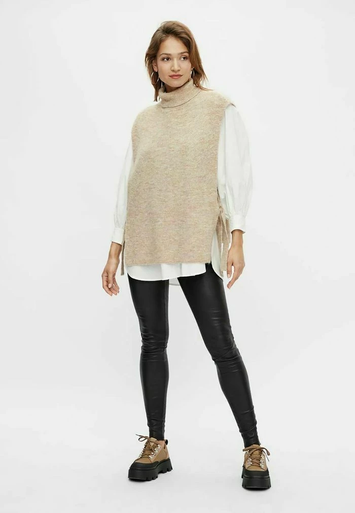 YASMARINA - Veste Sans Manches - Camel 2 YASMARINA - Veste Sans Manches - Camel – Image 2