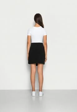 YASDORALI QUILTED SKIRT - Jupe Portefeuille - Black 7 YASDORALI QUILTED SKIRT - Jupe Portefeuille - Black -YAS Soldes Boutique f9a6113cb21040f9bbf753f6988fcbca