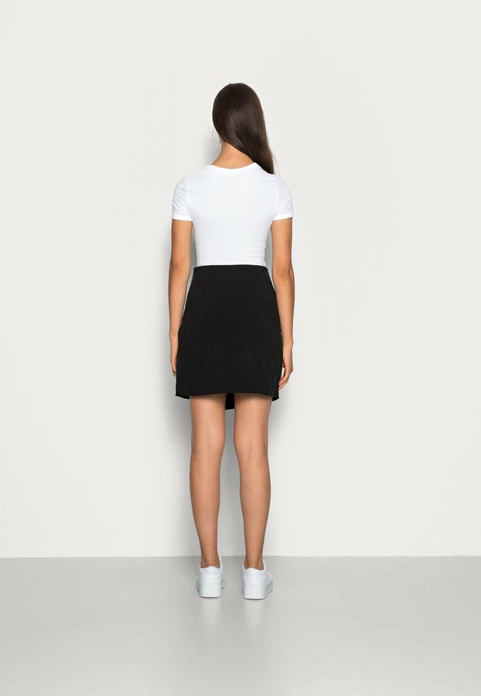 YASDORALI QUILTED SKIRT - Jupe Portefeuille - Black 3 YASDORALI QUILTED SKIRT - Jupe Portefeuille - Black – Image 3